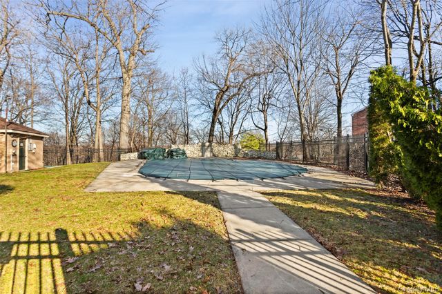 7 Lisa Court, Dobbs Ferry, NY 10522