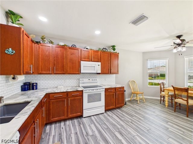 3420 Cancun CT, Cape Coral, FL 33909