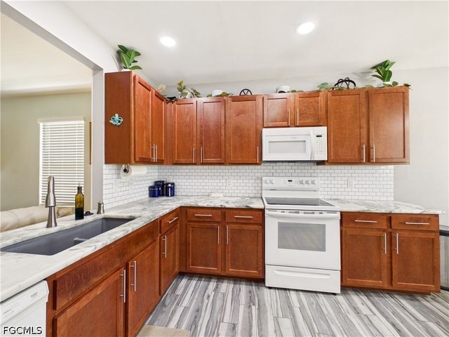3420 Cancun CT, Cape Coral, FL 33909