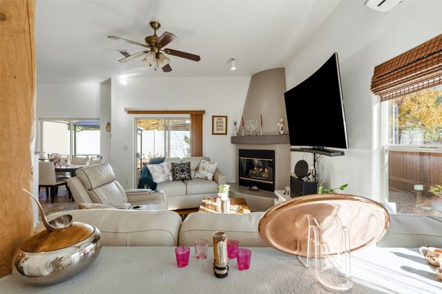 4609 Contenta Ridge, Santa Fe, NM 87507