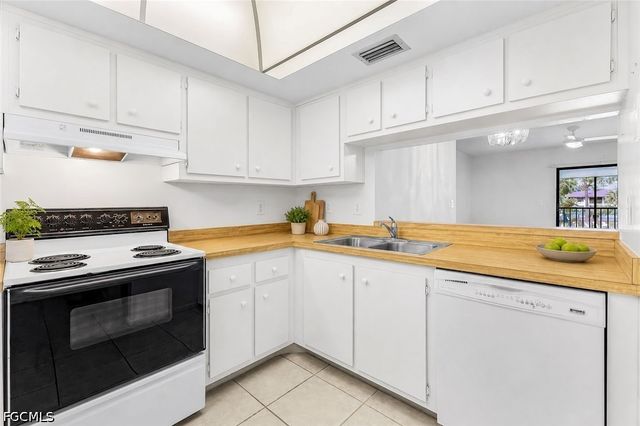 1733 Courtyard WAY B205, Naples, FL 34112