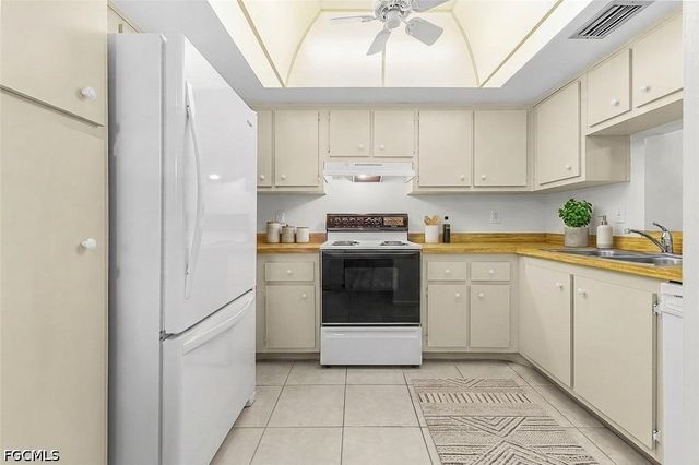 1733 Courtyard WAY B205, Naples, FL 34112
