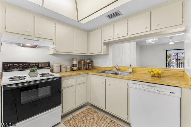 1733 Courtyard WAY B205, Naples, FL 34112
