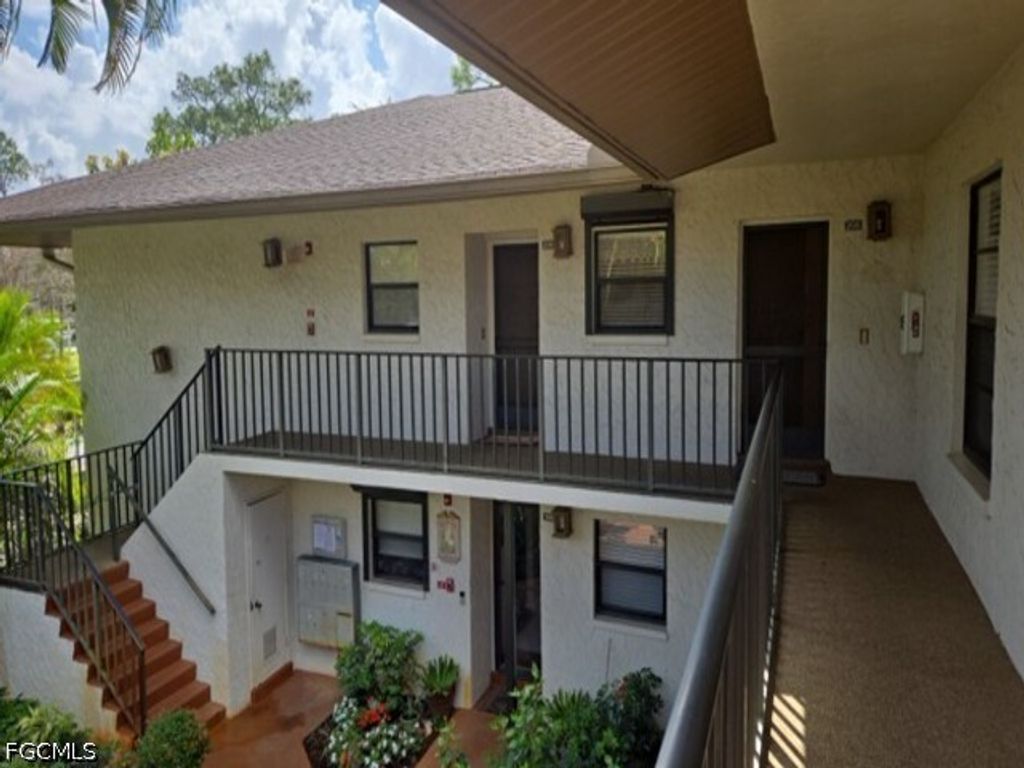 1733 Courtyard WAY B205, Naples, FL 34112