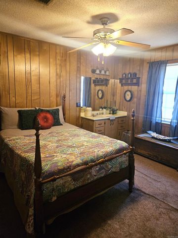 212 Young Road, Nashville, AR 71852