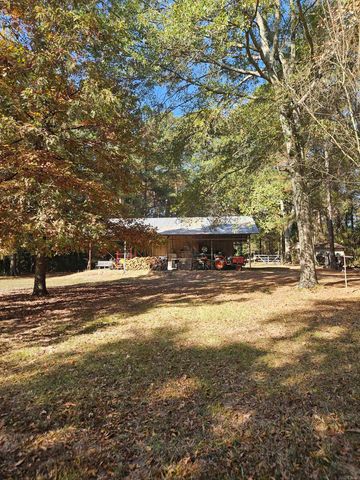 212 Young Road, Nashville, AR 71852