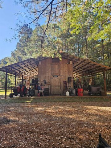 212 Young Road, Nashville, AR 71852