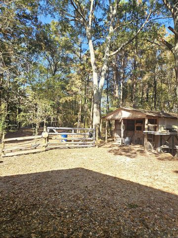 212 Young Road, Nashville, AR 71852