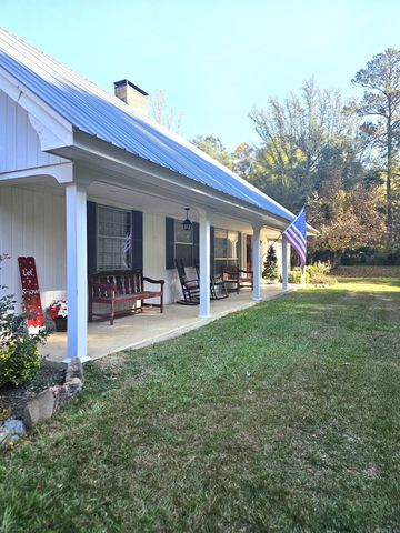 212 Young Road, Nashville, AR 71852