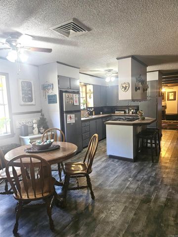 212 Young Road, Nashville, AR 71852