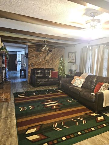 212 Young Road, Nashville, AR 71852