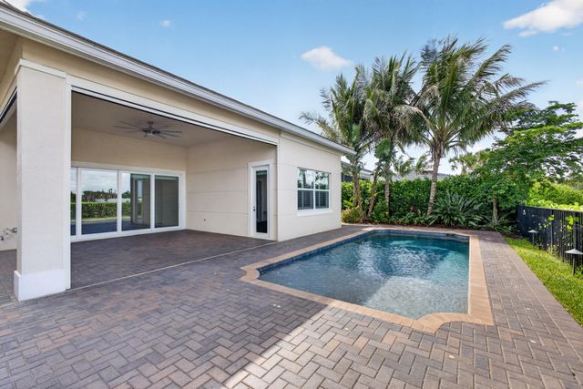 9941 Regency Way, Palm Beach Gardens, FL 33412