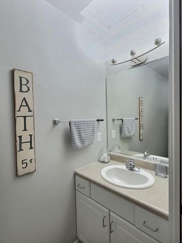 3216 ISAAC LANE, Oshkosh, WI 54902