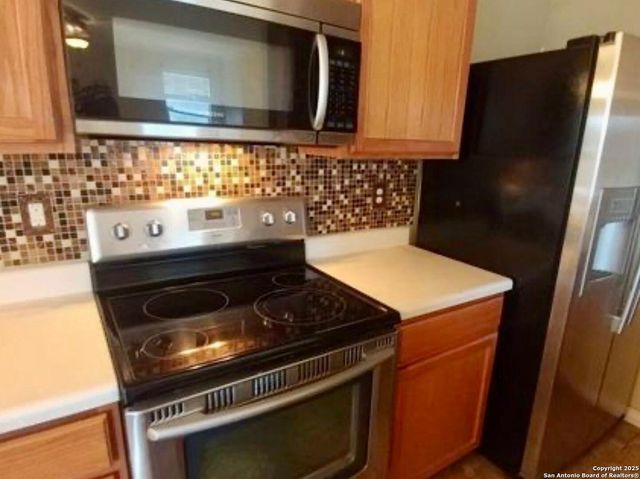 14235 Rosy Finch, San Antonio, TX 78233