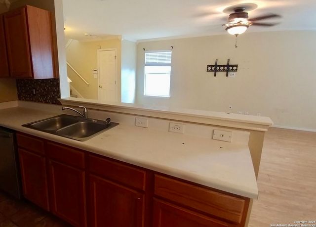 14235 Rosy Finch, San Antonio, TX 78233