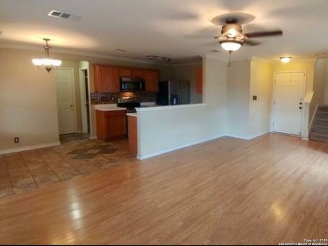 14235 Rosy Finch, San Antonio, TX 78233