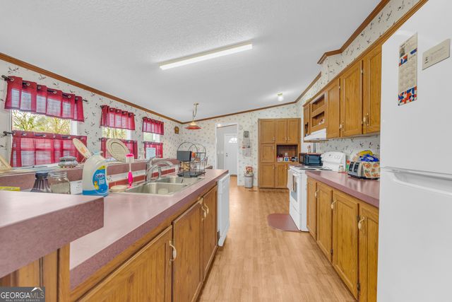 261 Green Meadows Drive, Hartwell, GA 30643