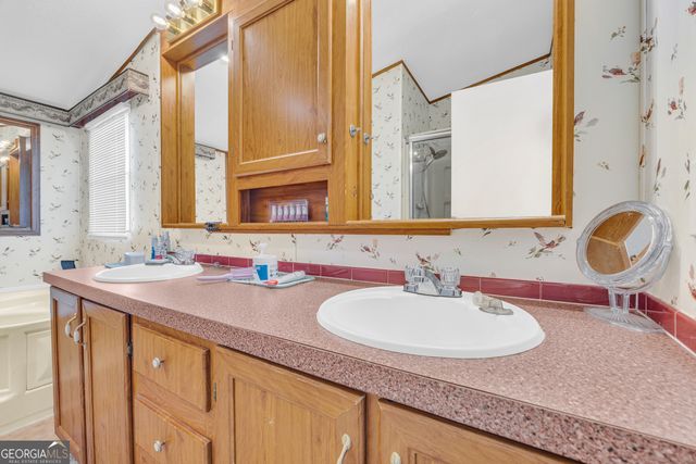 261 Green Meadows Drive, Hartwell, GA 30643