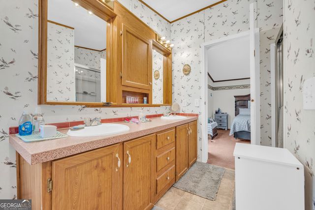 261 Green Meadows Drive, Hartwell, GA 30643