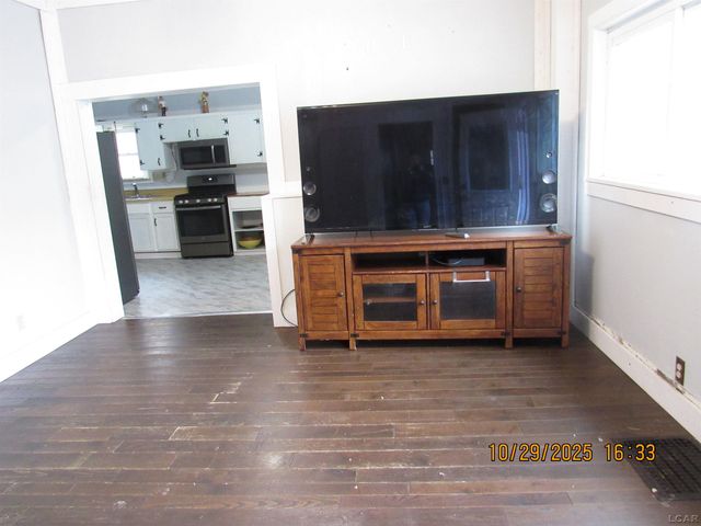 413 W Pottawatamie Street, Tecumseh, MI 49286