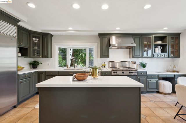 114 Indian Rd, Piedmont, CA 94610