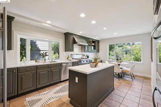 114 Indian Rd, Piedmont, CA 94610