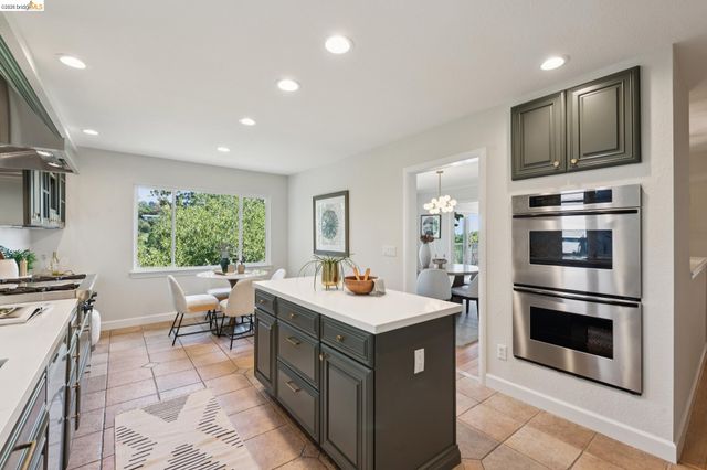 114 Indian Rd, Piedmont, CA 94610