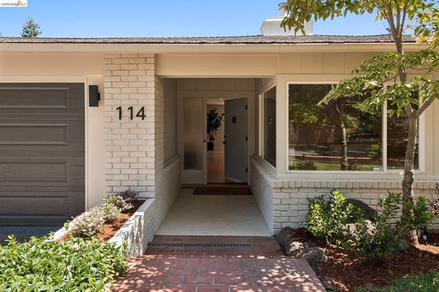 114 Indian Rd, Piedmont, CA 94610