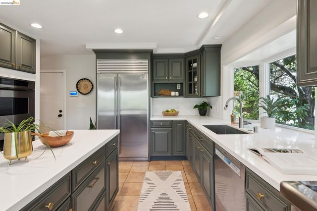 114 Indian Rd, Piedmont, CA 94610