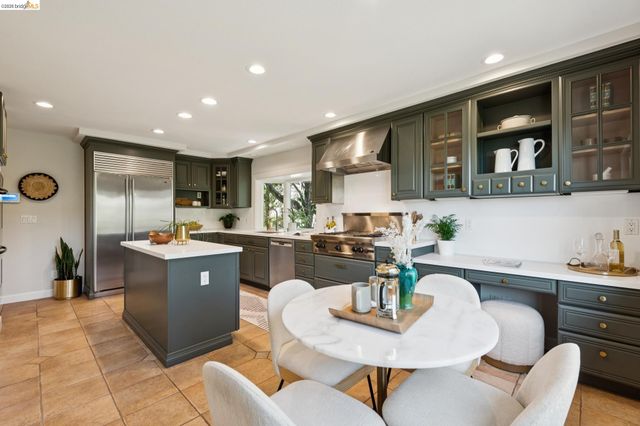 114 Indian Rd, Piedmont, CA 94610
