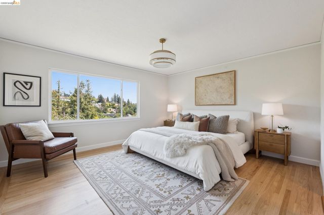 114 Indian Rd, Piedmont, CA 94610