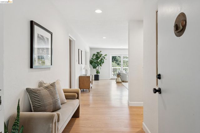 114 Indian Rd, Piedmont, CA 94610