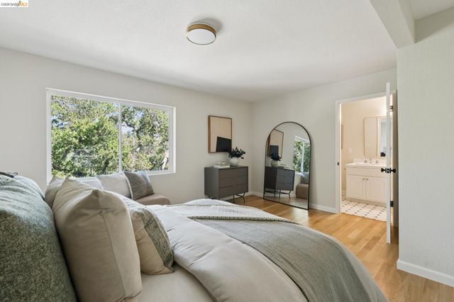 114 Indian Rd, Piedmont, CA 94610