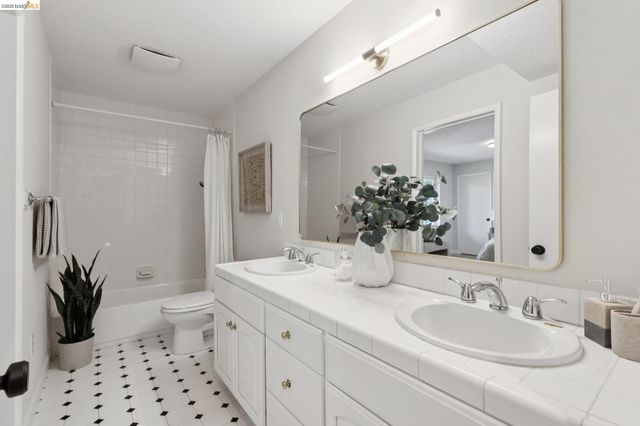 114 Indian Rd, Piedmont, CA 94610