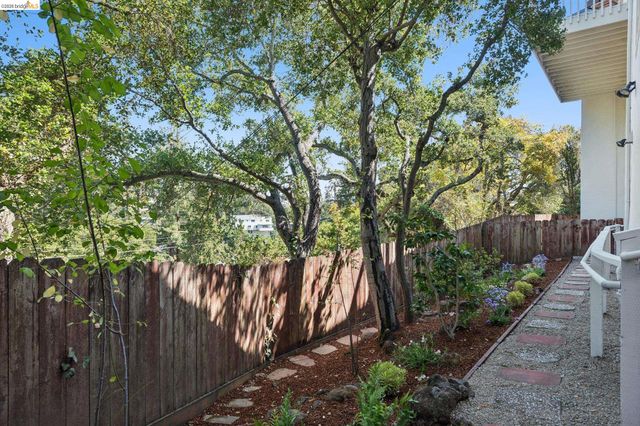 114 Indian Rd, Piedmont, CA 94610