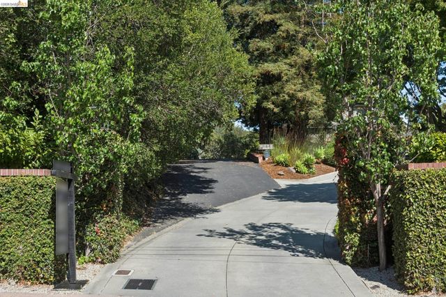 114 Indian Rd, Piedmont, CA 94610
