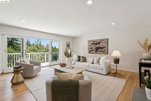 114 Indian Rd, Piedmont, CA 94610