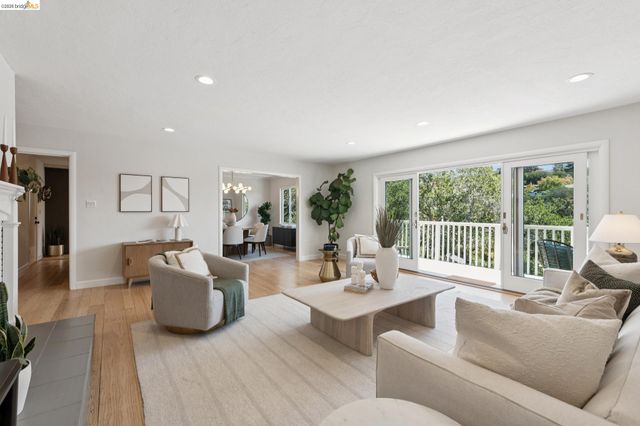 114 Indian Rd, Piedmont, CA 94610