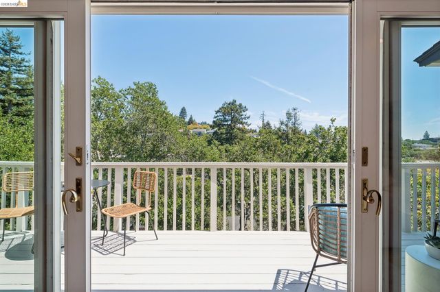 114 Indian Rd, Piedmont, CA 94610