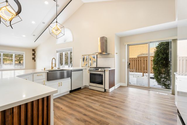 902 Cornwallis Lane, Munster, IN 46321