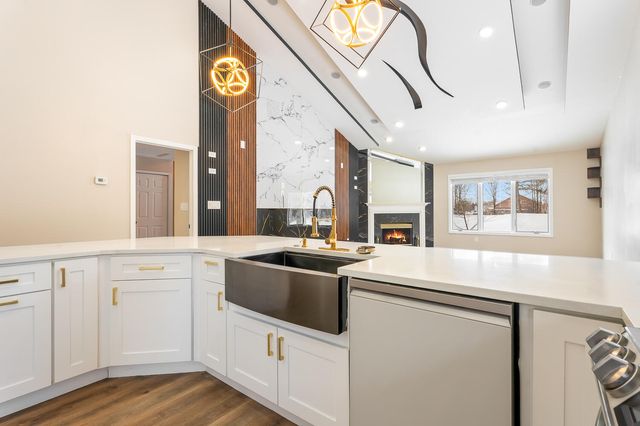 902 Cornwallis Lane, Munster, IN 46321