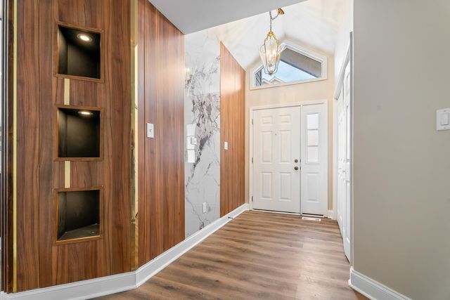 902 Cornwallis Lane, Munster, IN 46321