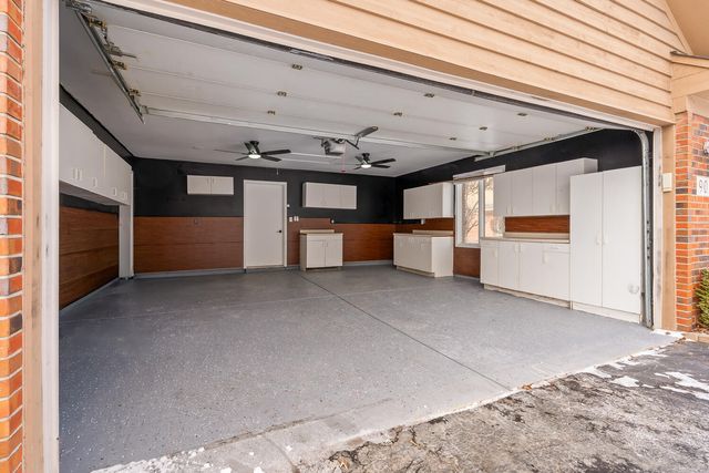 902 Cornwallis Lane, Munster, IN 46321