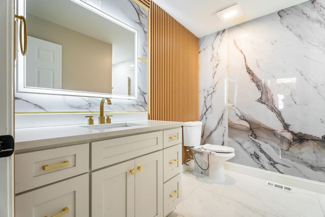 902 Cornwallis Lane, Munster, IN 46321