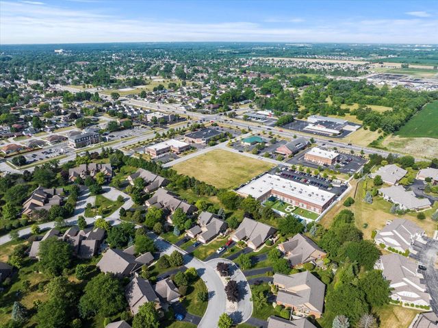 902 Cornwallis Lane, Munster, IN 46321