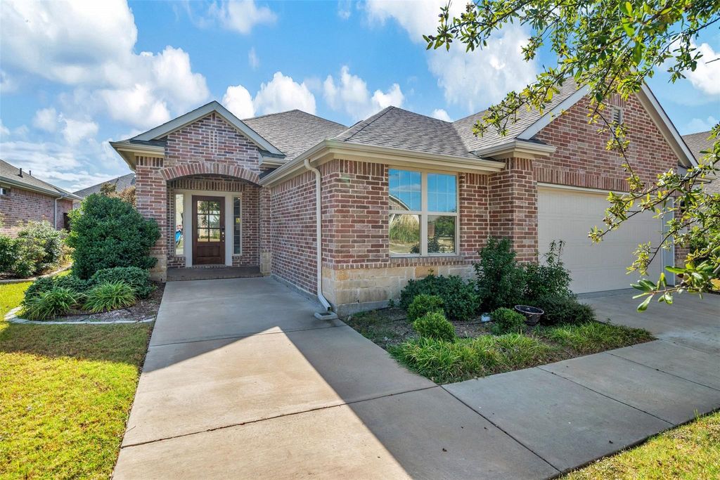 1605 Cedar Crest Drive, Forney, TX 75126