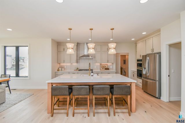 1504 W Bennett Dr Drive, Brandon, SD 57005