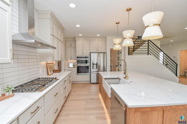 1504 W Bennett Dr Drive, Brandon, SD 57005