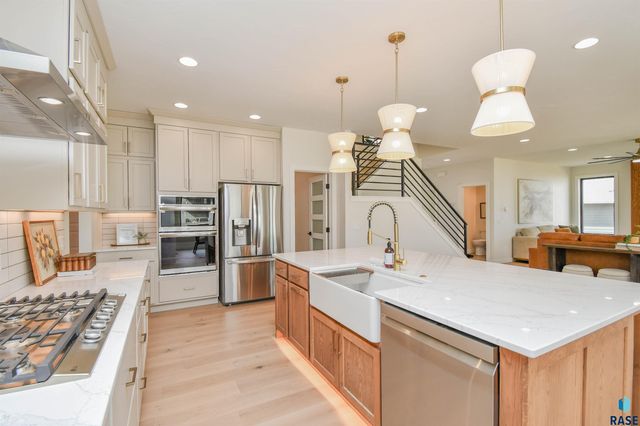 1504 W Bennett Dr Drive, Brandon, SD 57005