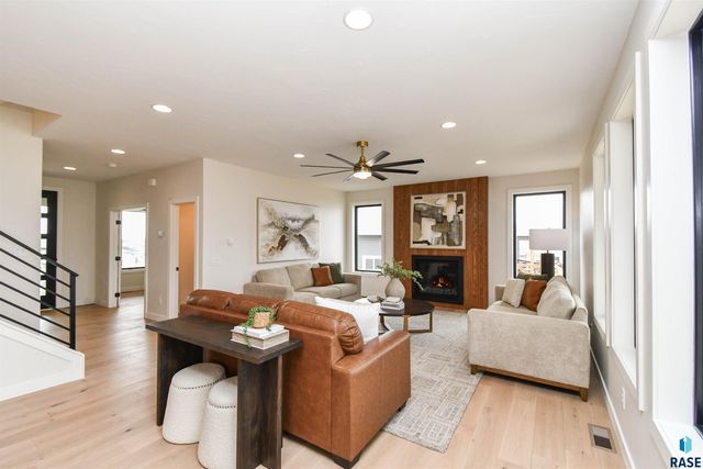 1504 W Bennett Dr Drive, Brandon, SD 57005